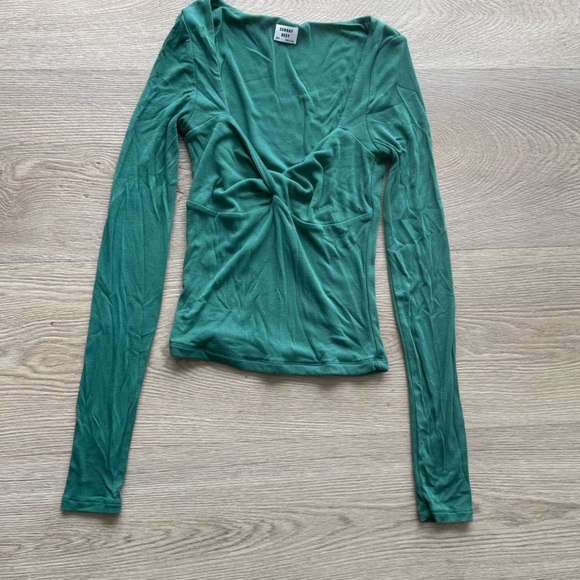 Aritzia green long sleeve - Picture 3 of 3